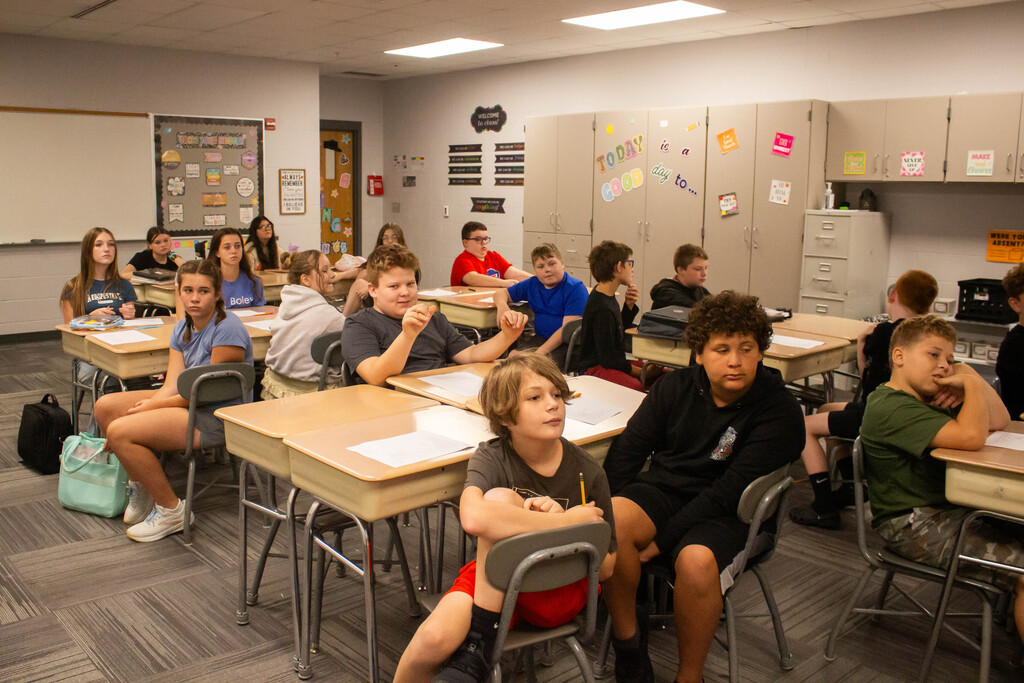 SDMS students prepare for their kindness project
