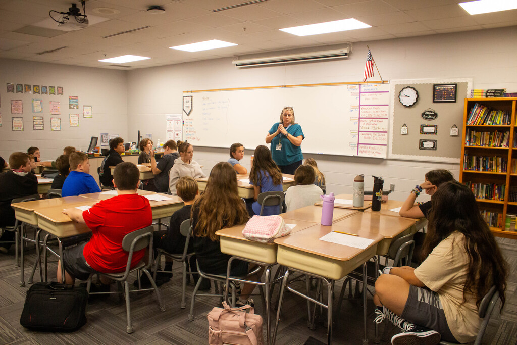 SDMS students prepare for their kindness project