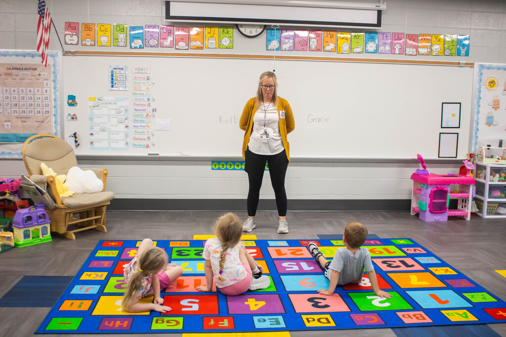 DES Preschool students practice spelling their name