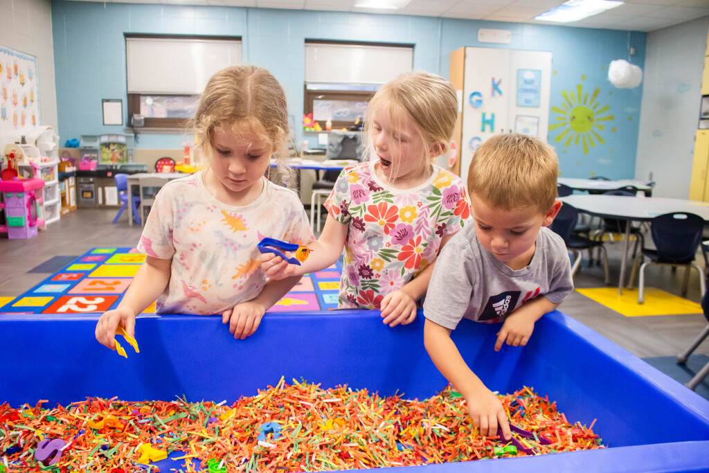 DES Preschool students practice spelling their name