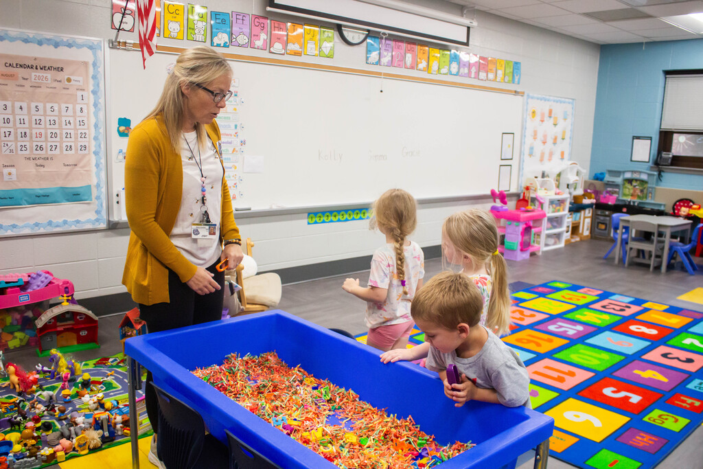 DES Preschool students practice spelling their name