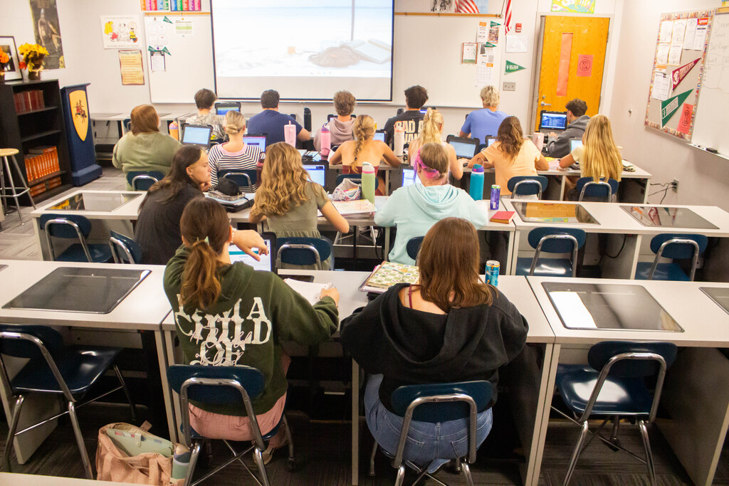 SDHS students draft their scholarship essays