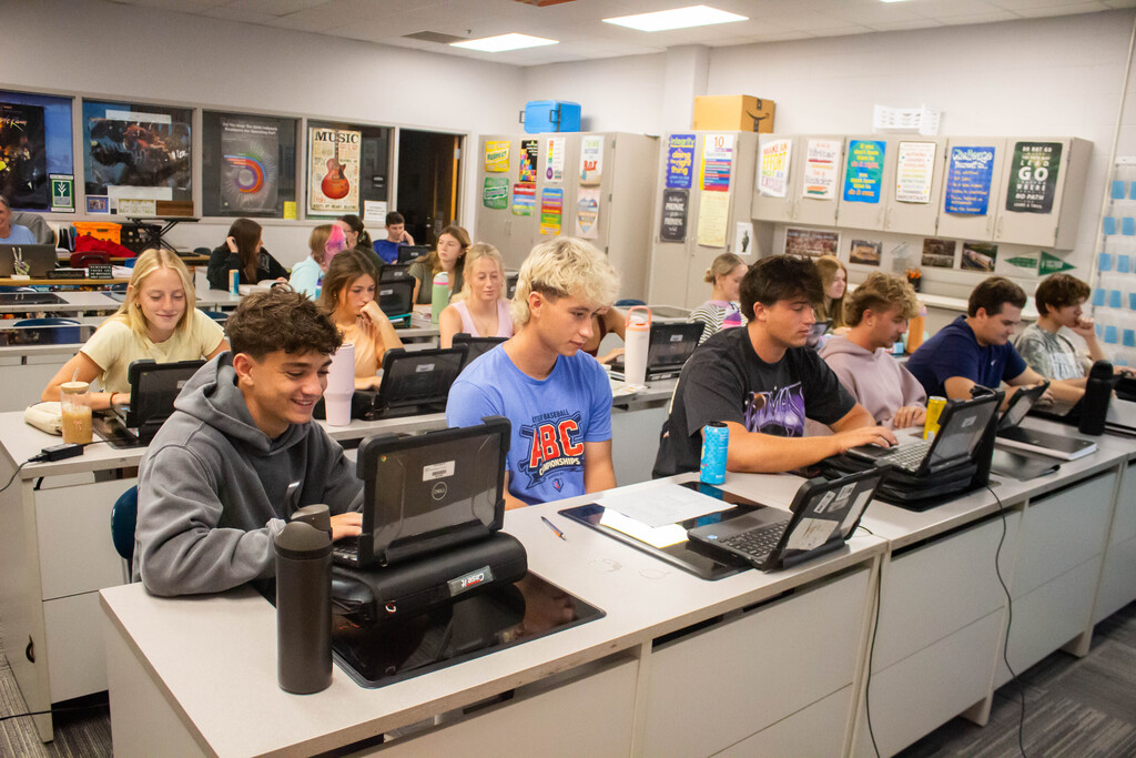 SDHS students draft their scholarship essays