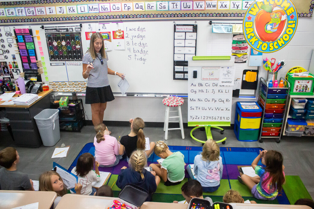 AES students practice phonics with words that end in "dge"