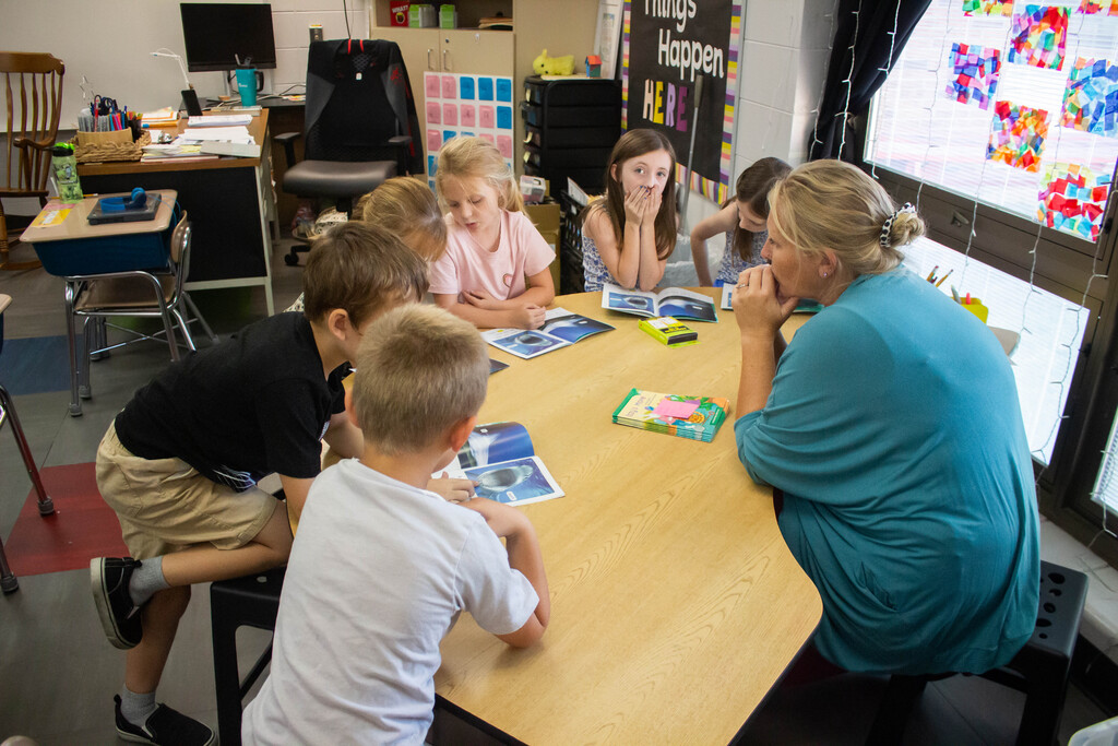 AES students practice phonics