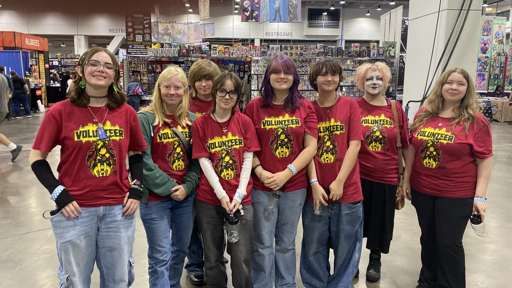 SDHS students volunteering at Comic Expo.