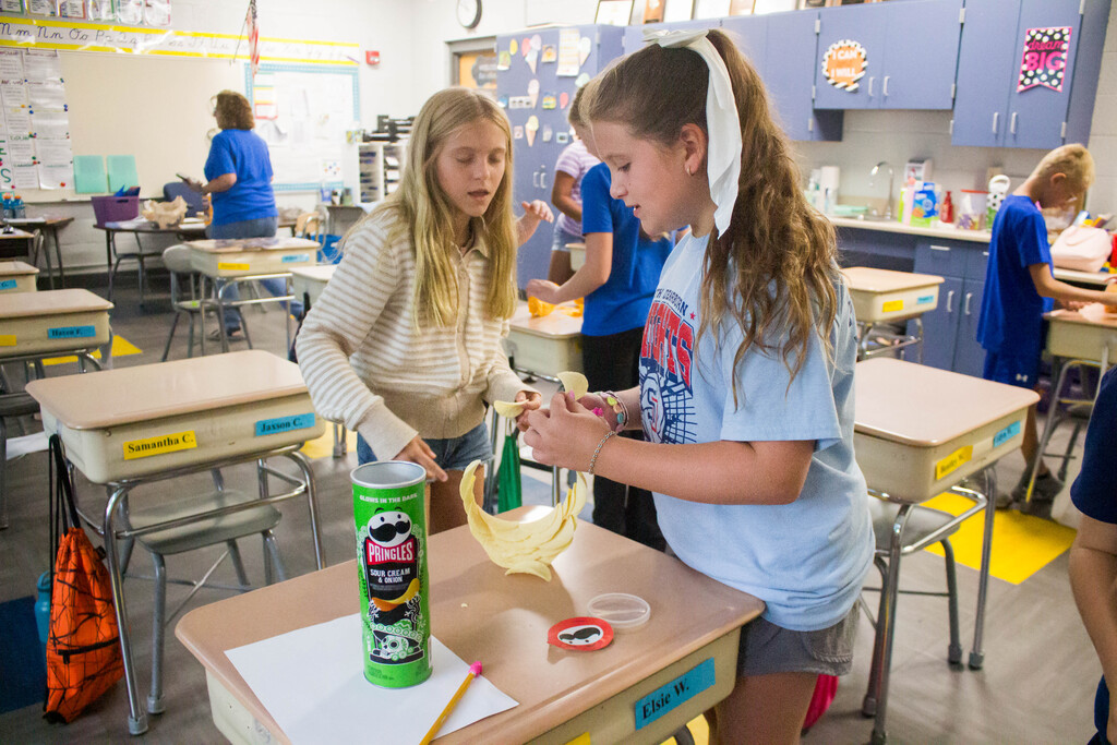 DES students engineer a free standing Pringle ring.