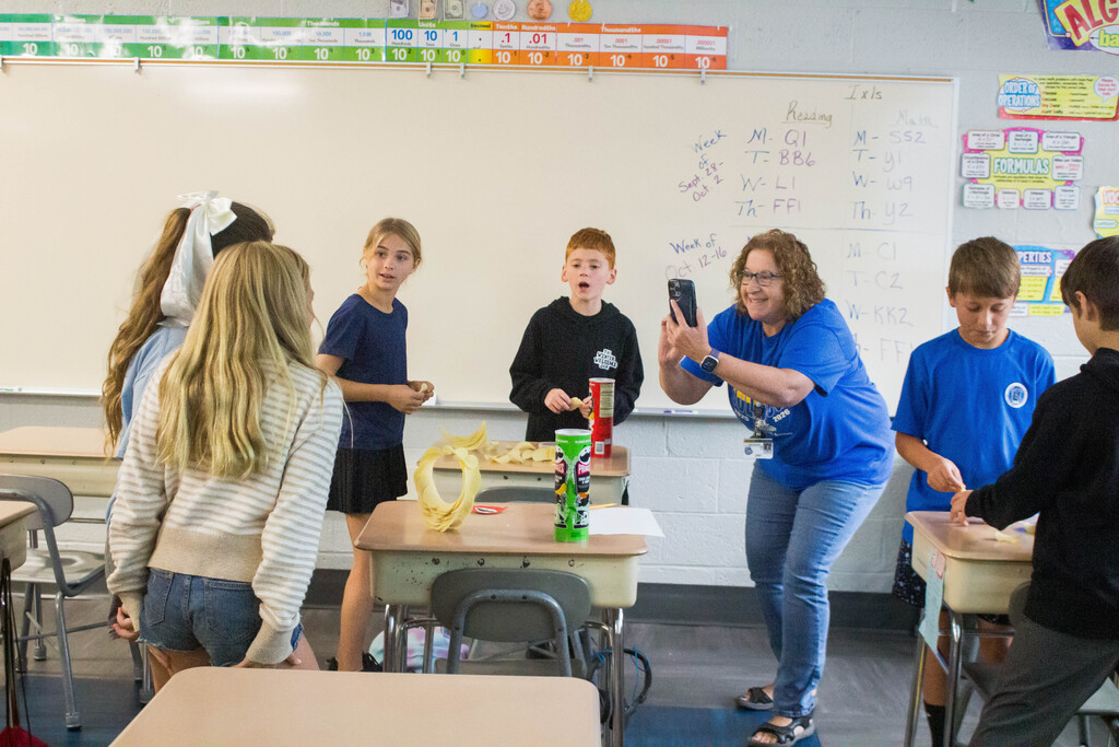 DES students engineer a free standing Pringle ring.