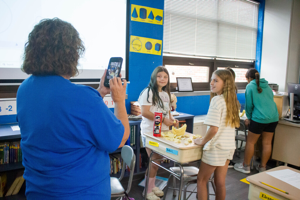 DES students engineer a free standing Pringle ring.