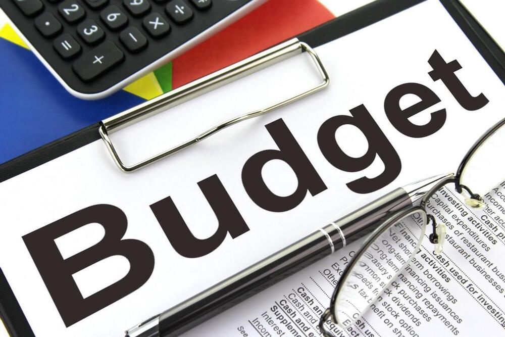 The word "Budget" in large print on a clipboard.
