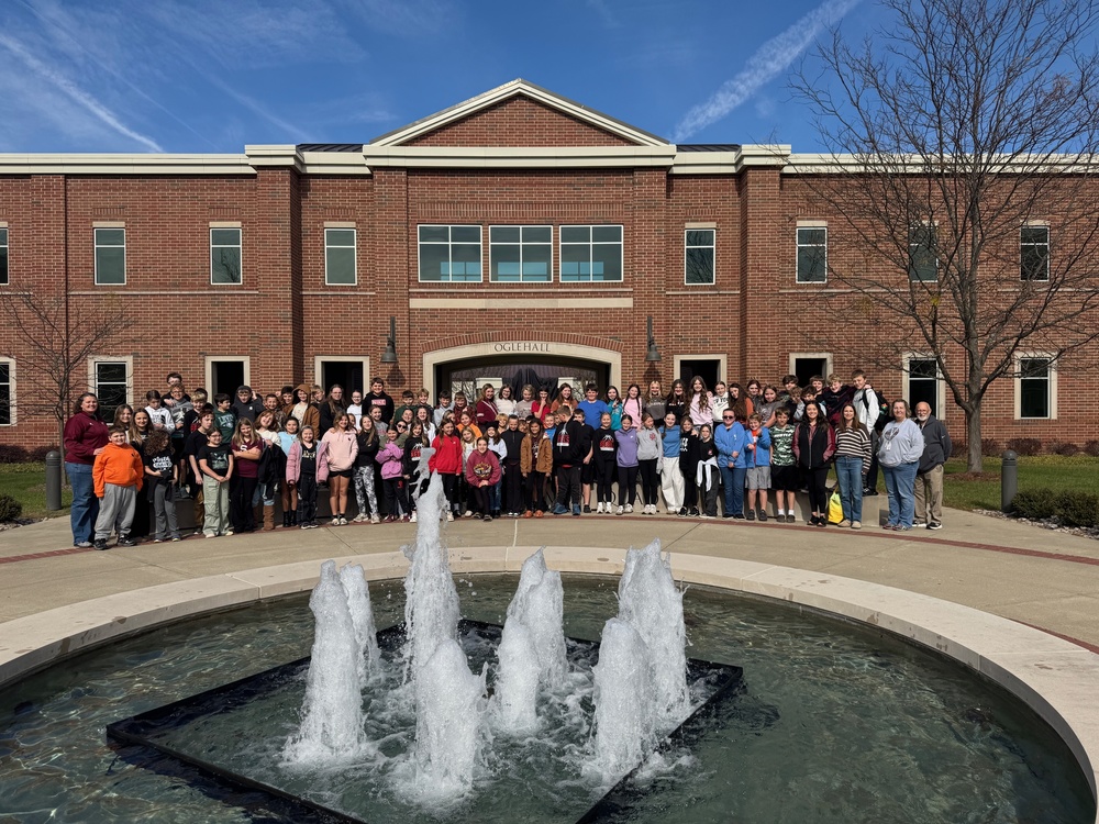 Students in front of Ivy Tech