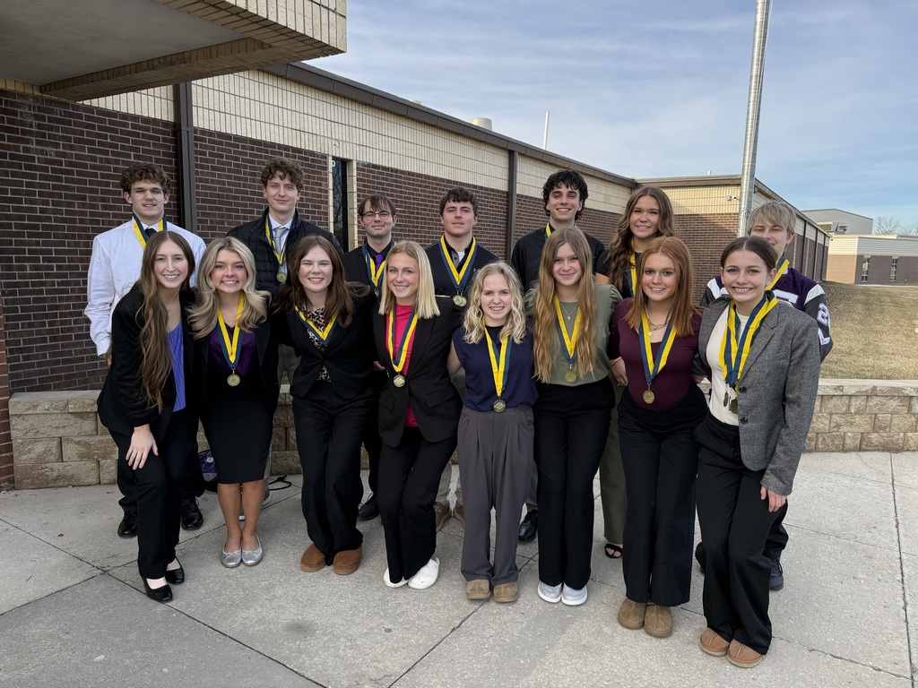 South Harrison FBLA District meadlists: Back row: Smith, Cookson, Wedgeworth, McCall, Templeton, Forck, VanMeter. Front row: Owens, Rainey, Hamilton, Hunter, Taylor, Weller, Lake, Morgan