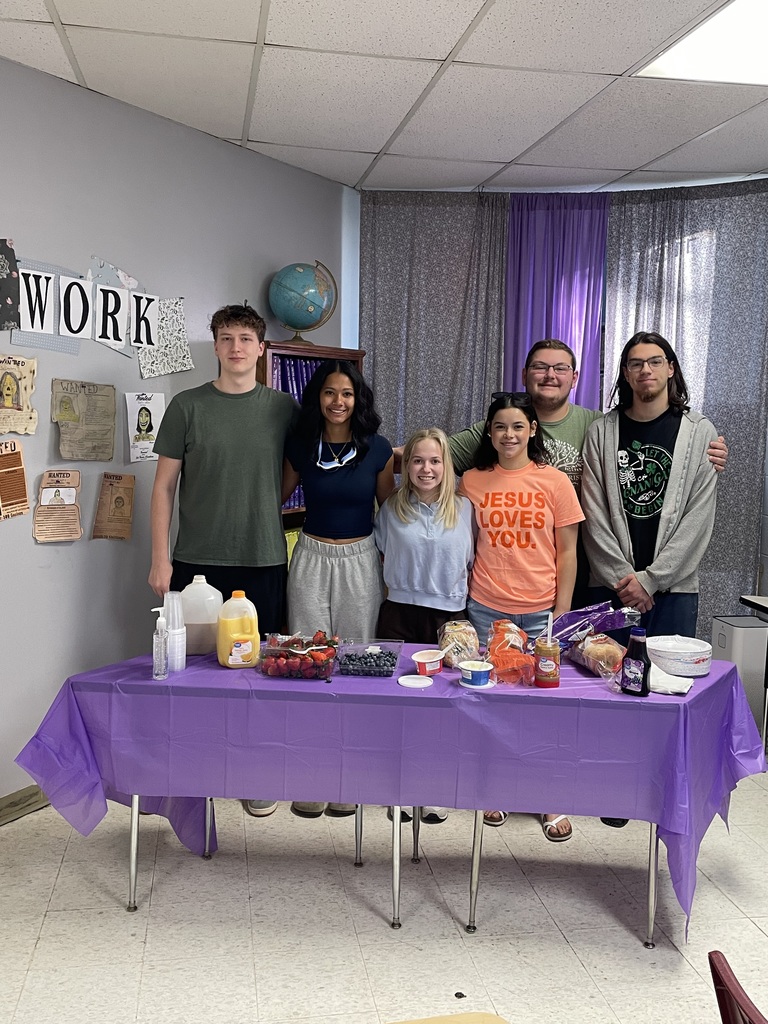 Senior student council members pose together at the breakfast. From left to right: Jacob Cookson, Keeleigh Gilpatrick, Josie Taylor, Haiyden Umphery, Max Pottroff, and Joey Benavidez.