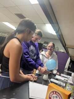 Chemistry students make various solutions in discovery lab