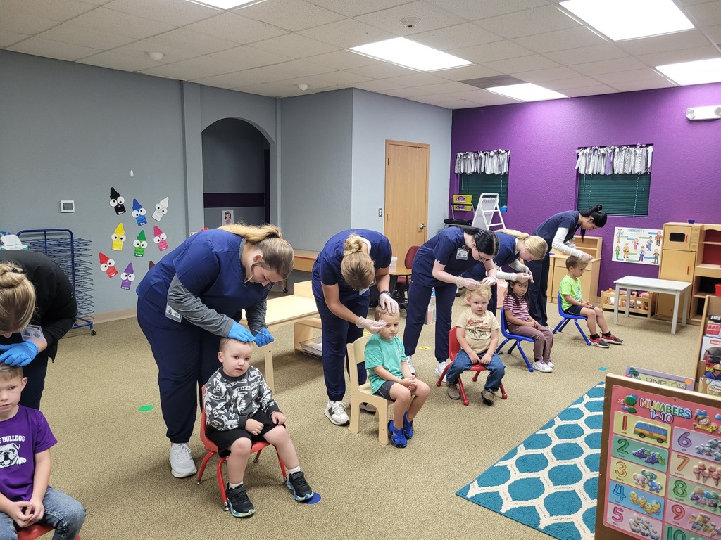Preschoolers getting lice checks