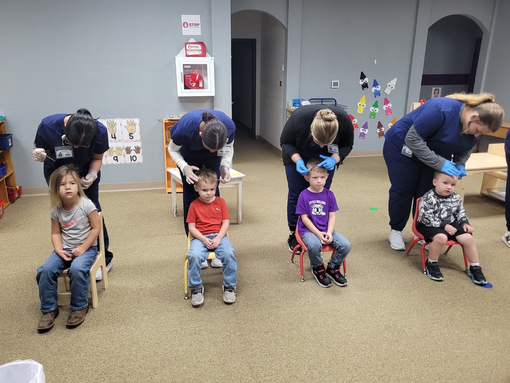 Preschoolers getting lice checks