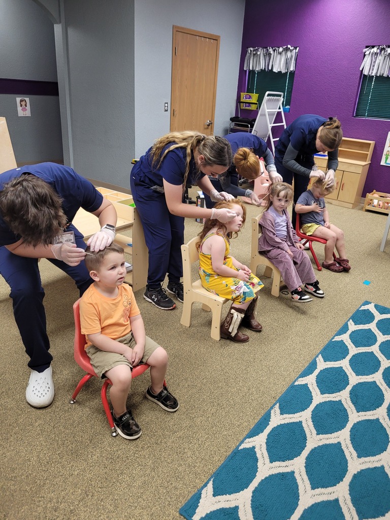 Preschoolers getting lice checks