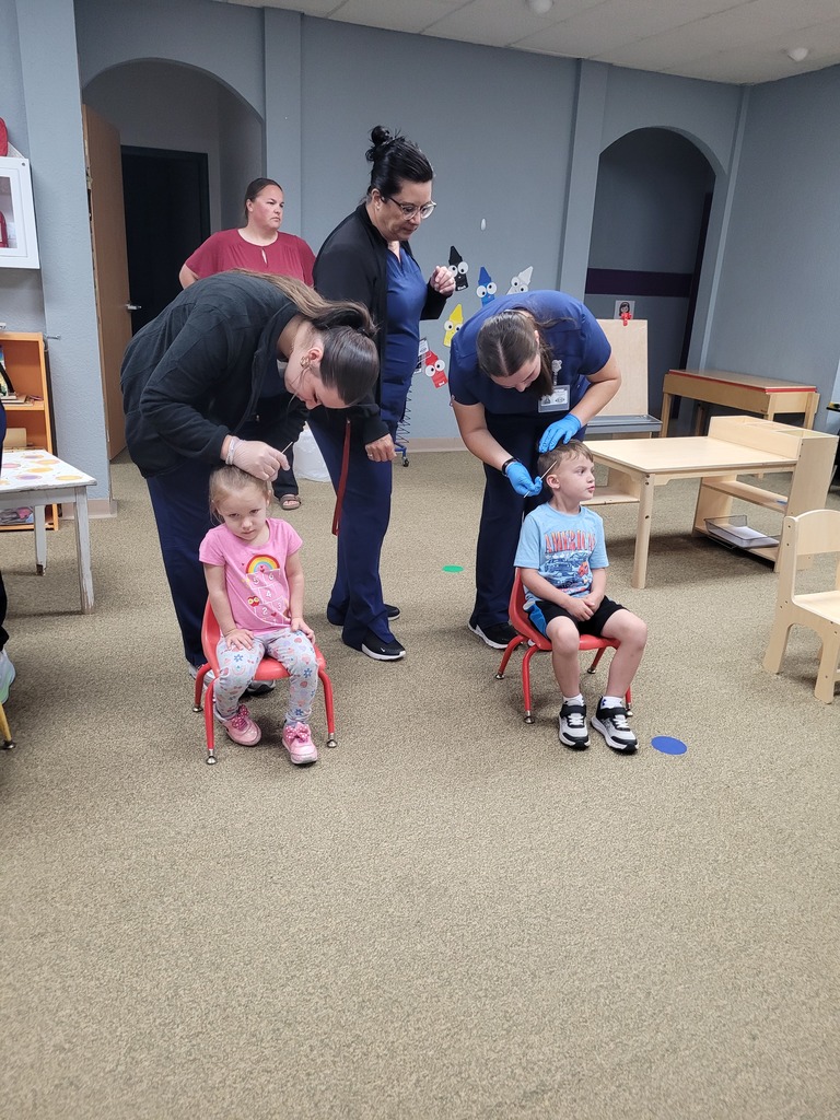Preschoolers getting lice checks