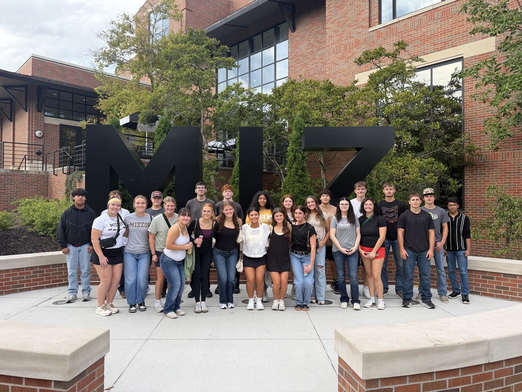 Students posing for a picture at Mizzou