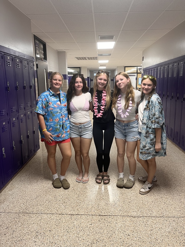 Kids posing for Vacation Day picture