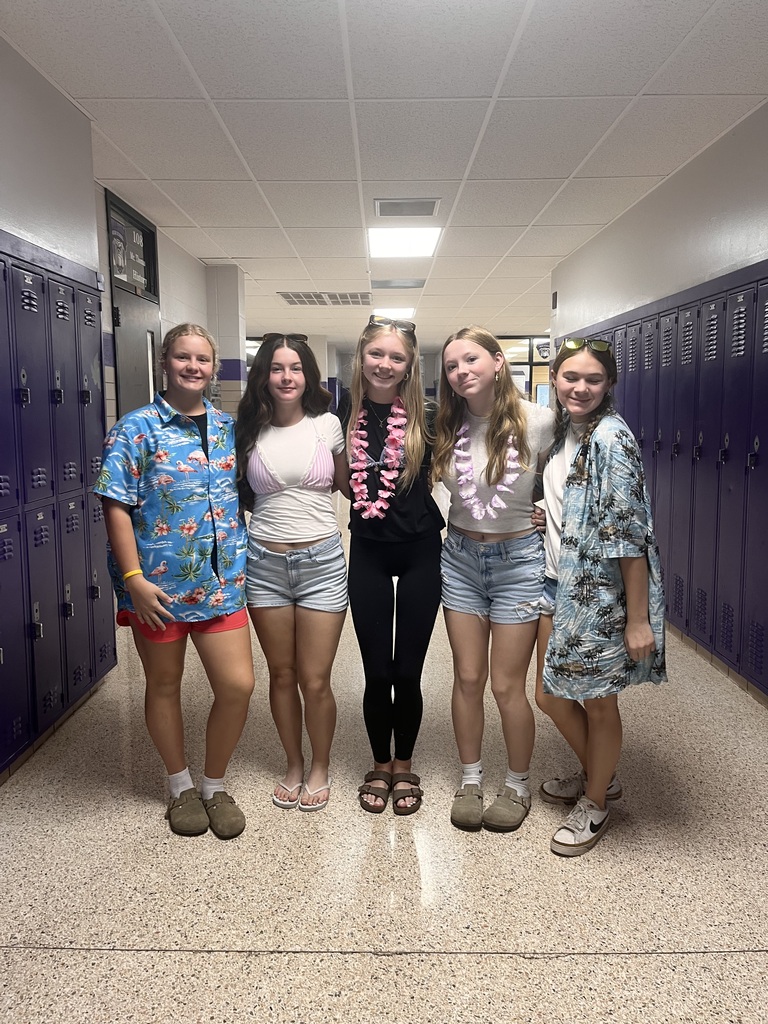 Kids posing for Vacation Day picture