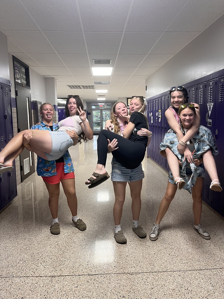 Kids posing for Vacation Day picture