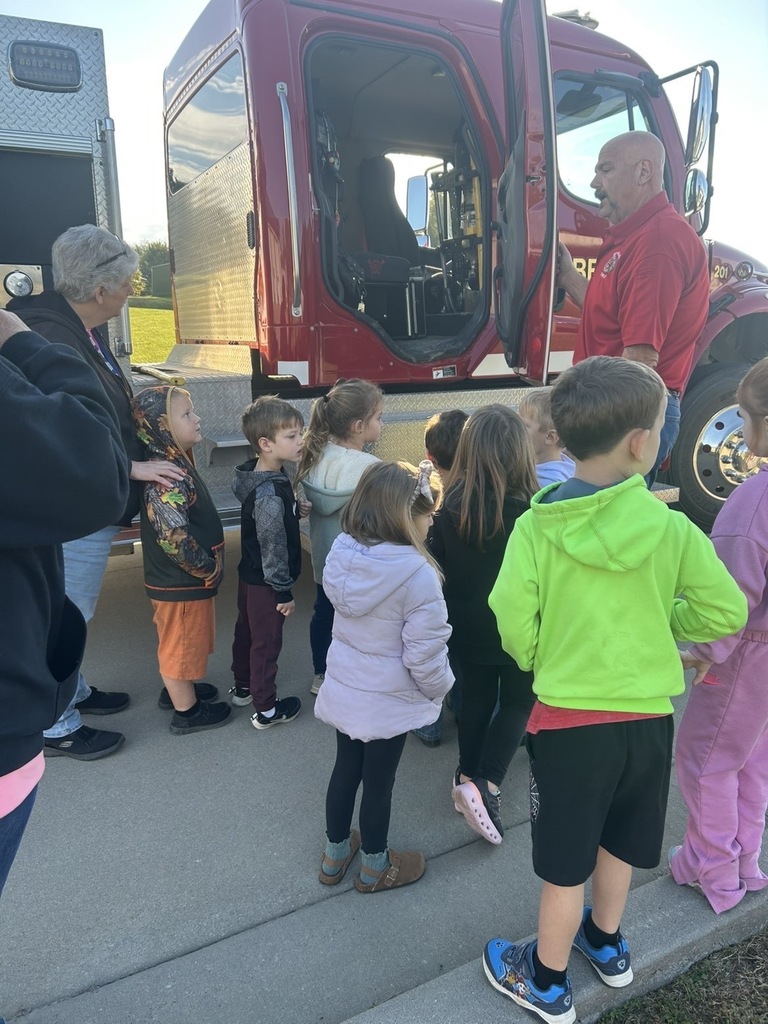 kids infront of firetruck