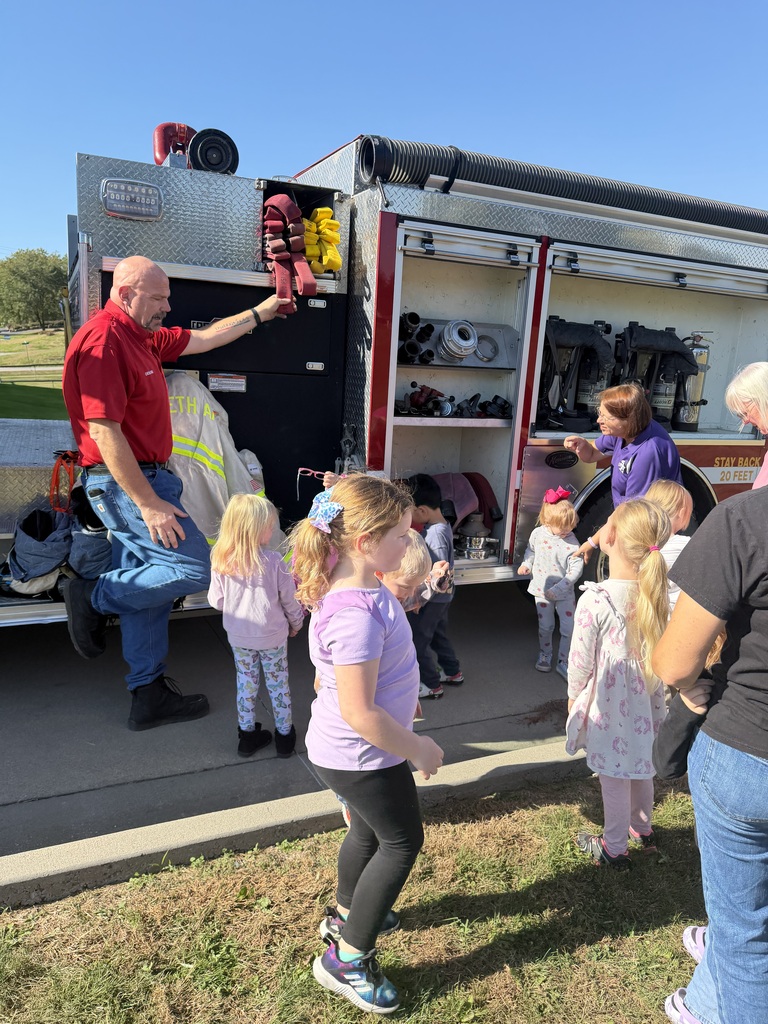 kids outside firetruck