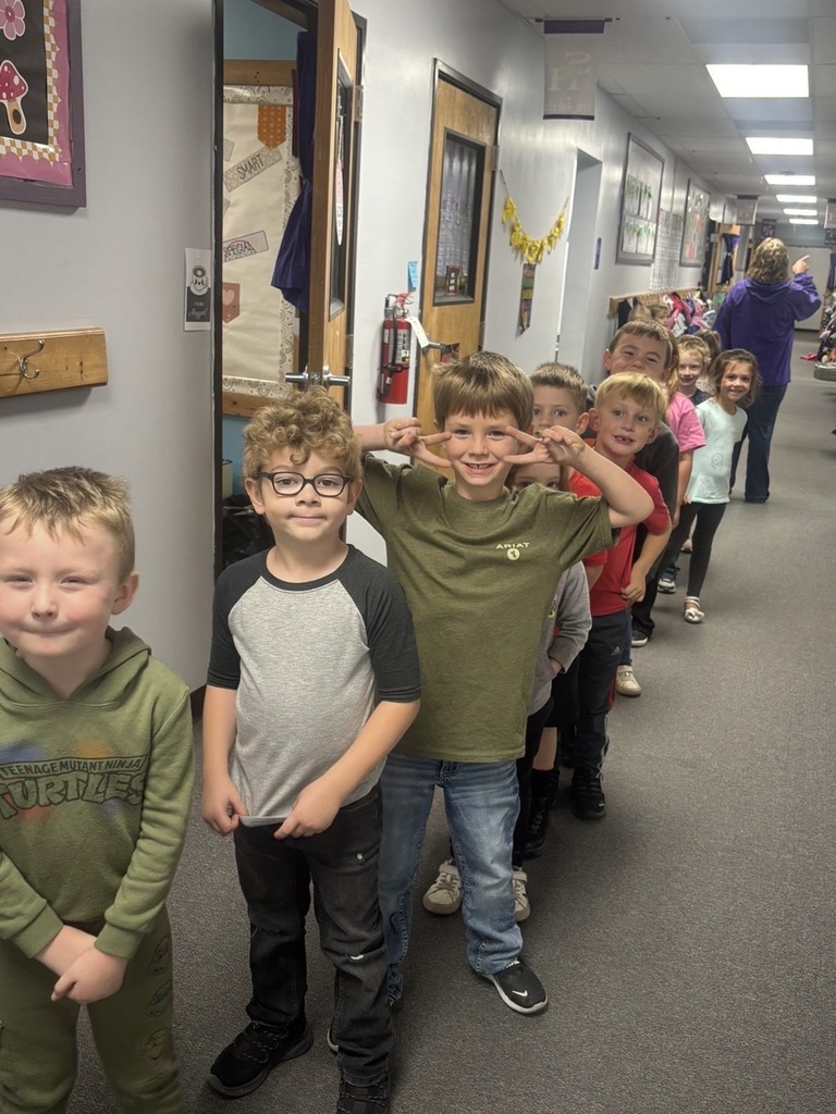 kindergartners lined up in the hallway