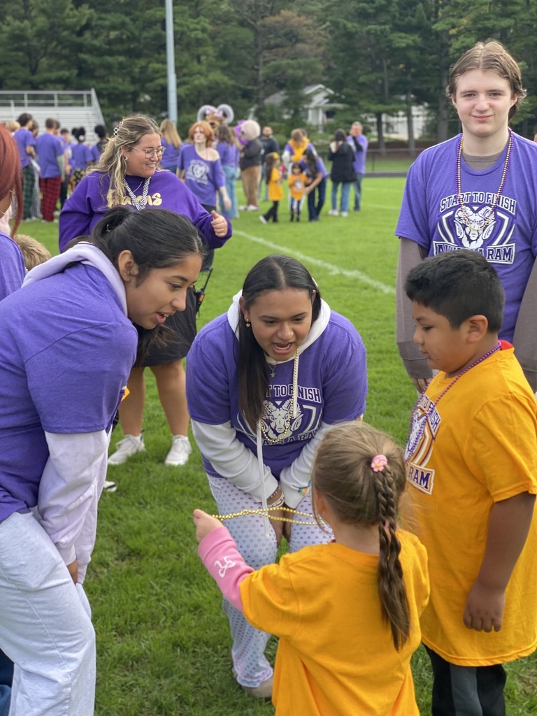 kids greeted by HS students