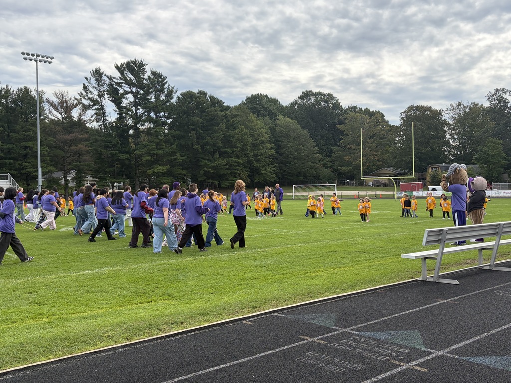 kids greeted by HS students
