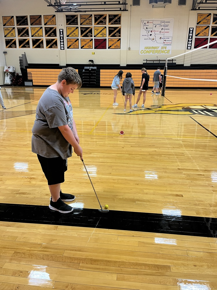 Junior High learning about golf  