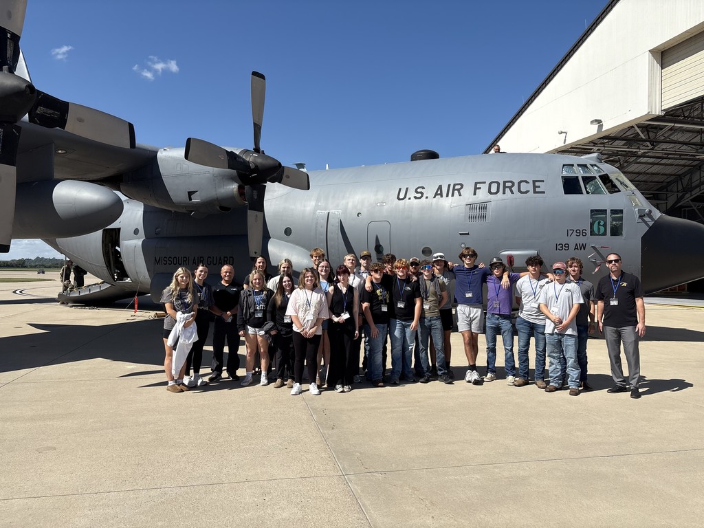 group photo at Air National Guard career fair