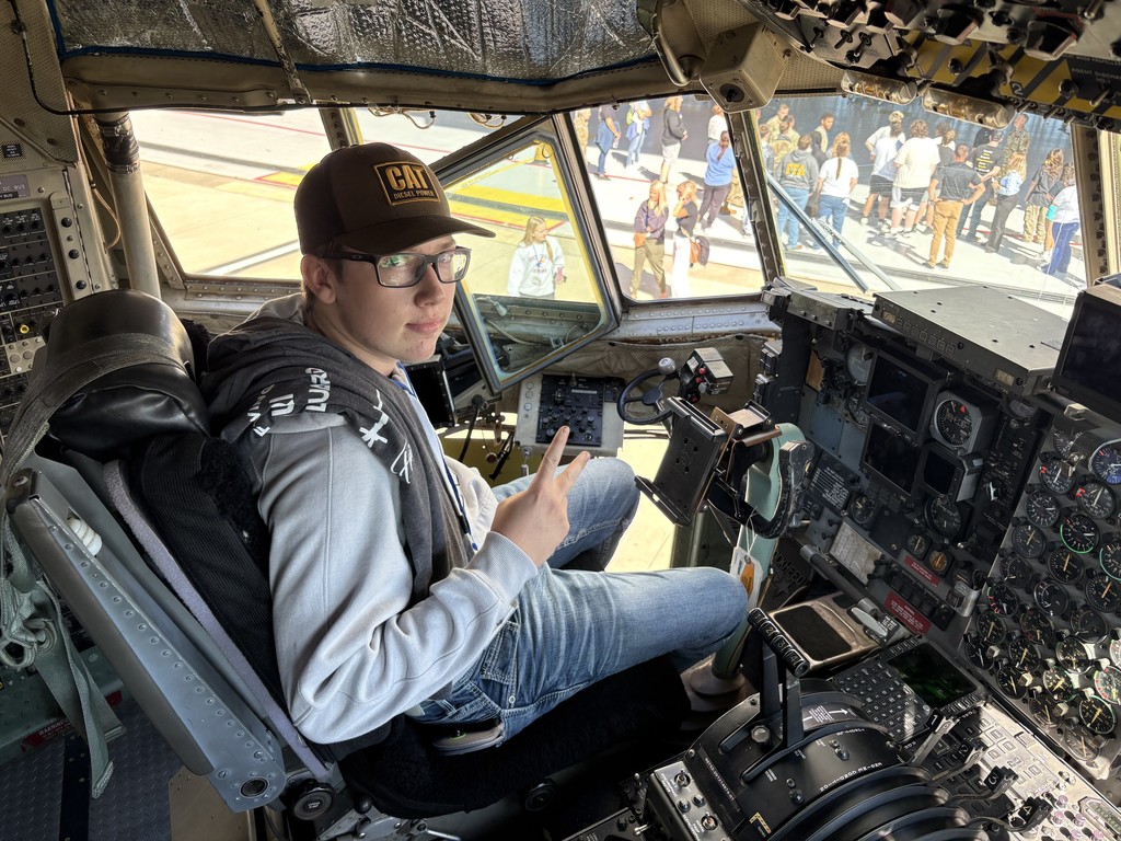 student at Air National Guard career fair