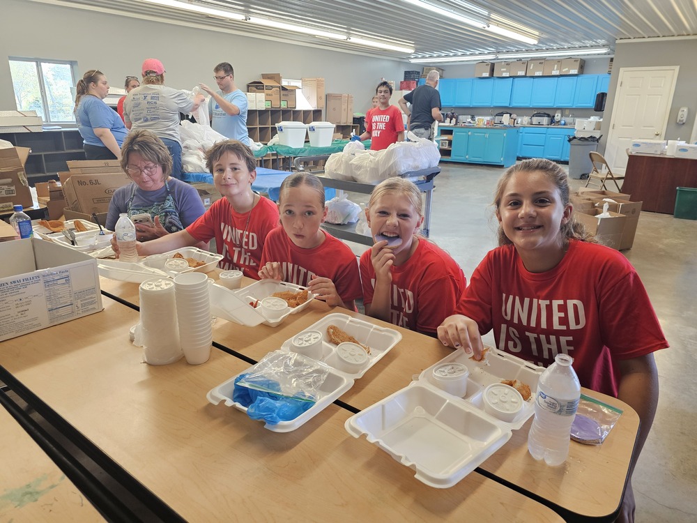 Students helping United way