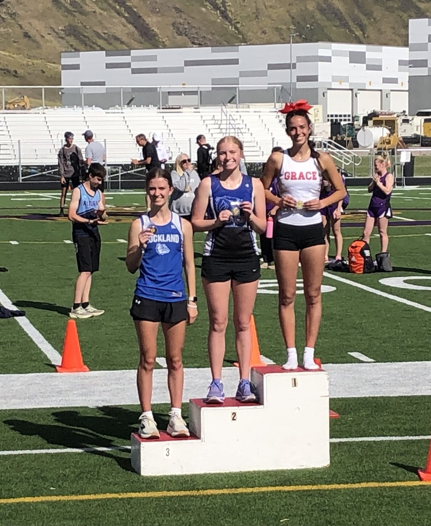 Azelynn Jones 1600m podium