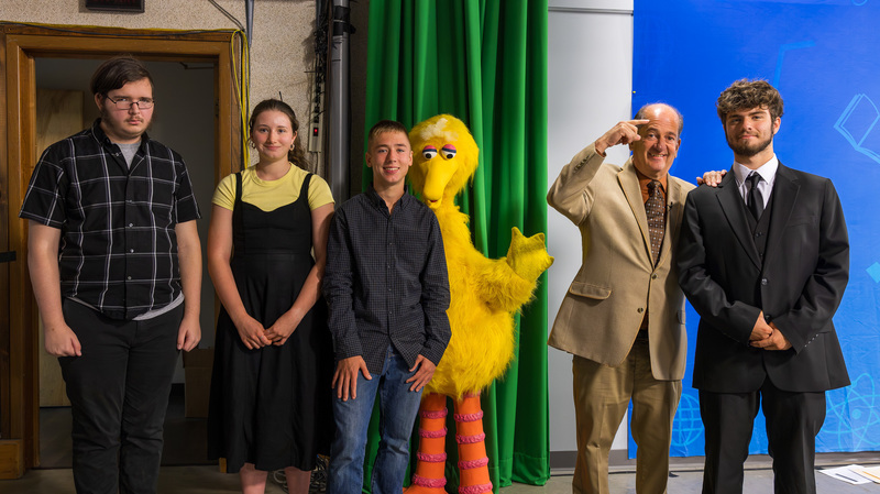 Big Bird, Host and Kids