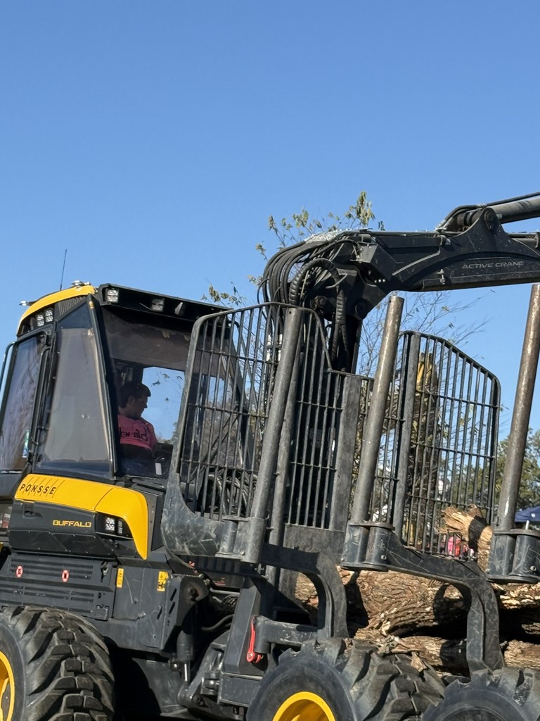 student operating log chopper