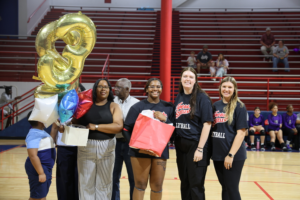 SPHS senior volleyball players