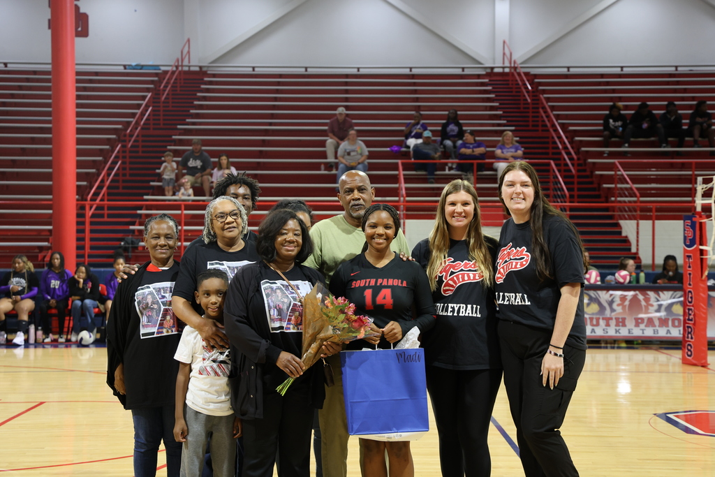 SPHS senior volleyball players