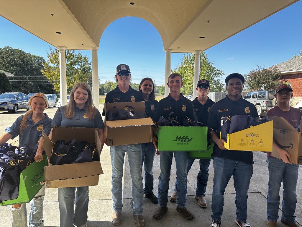 Our South Panola FFA Officer Team spent the Monday preparing and delivering thoughtful goodie bags to the residents of Azalea Commons Assisted Living!
