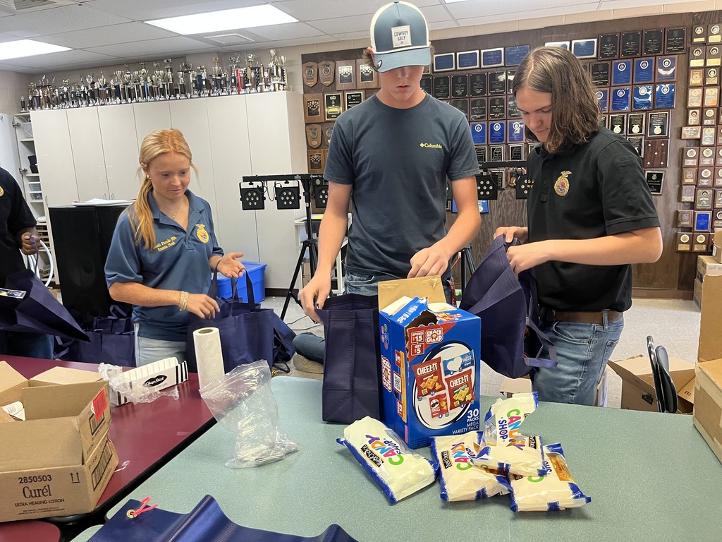 Our South Panola FFA Officer Team spent the Monday preparing and delivering thoughtful goodie bags to the residents of Azalea Commons Assisted Living!