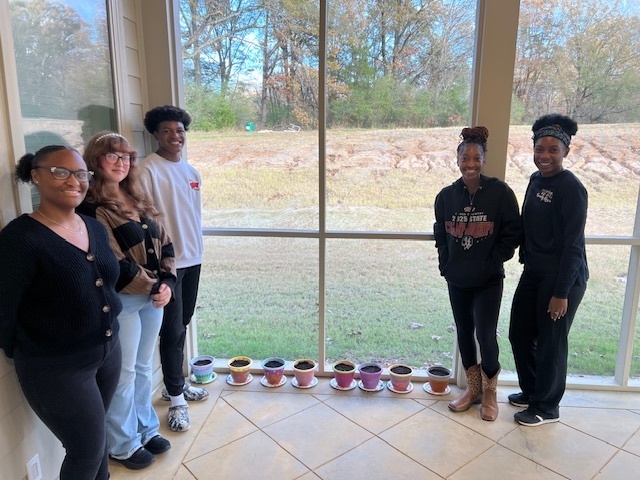 SPHS students volunteered at Beehive Homes of Batesville