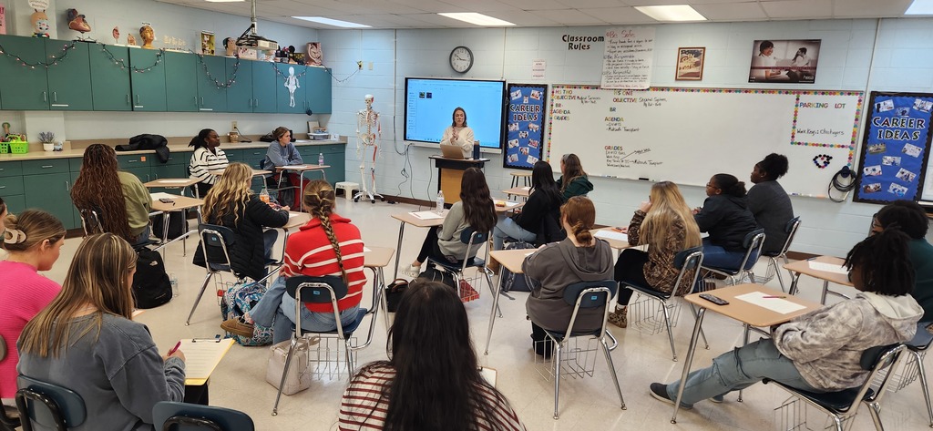 SPHS Health Science students heard from Mary Beck, Community Relations Coordinator with Mid-South Transplant Foundation.