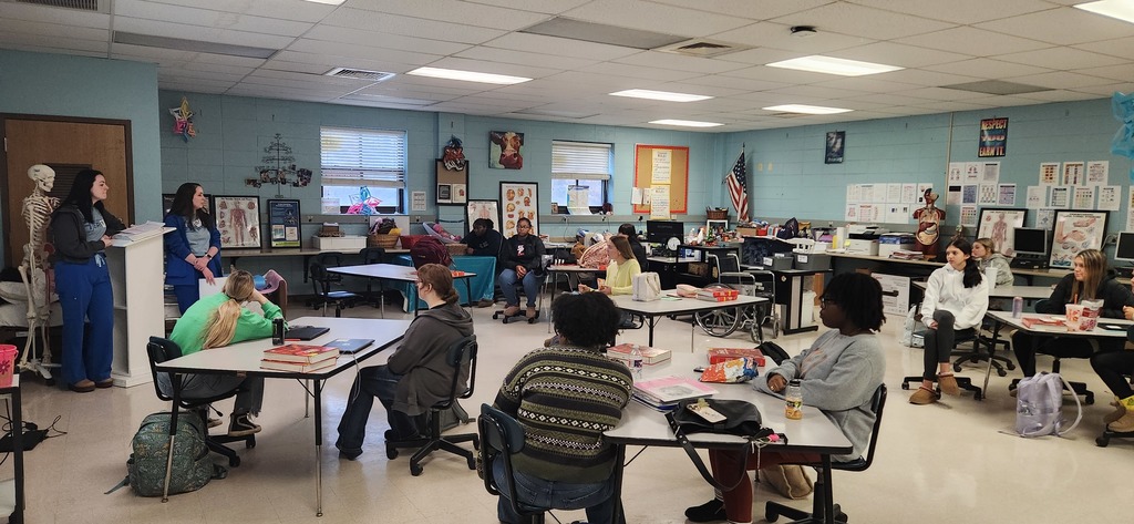 SPHS Health Science students heard from two ER nurses