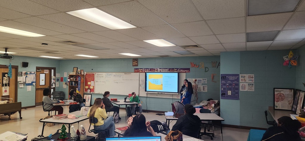 SPHS Health Science students heard from two ER nurses