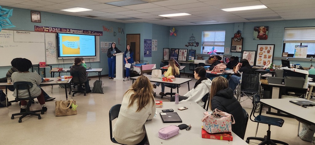 SPHS Health Science students heard from two ER nurses