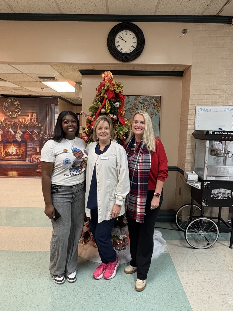 SPHS Junior Civitan delivered Christmas bags to nursing homes in Batesville and Sardis.