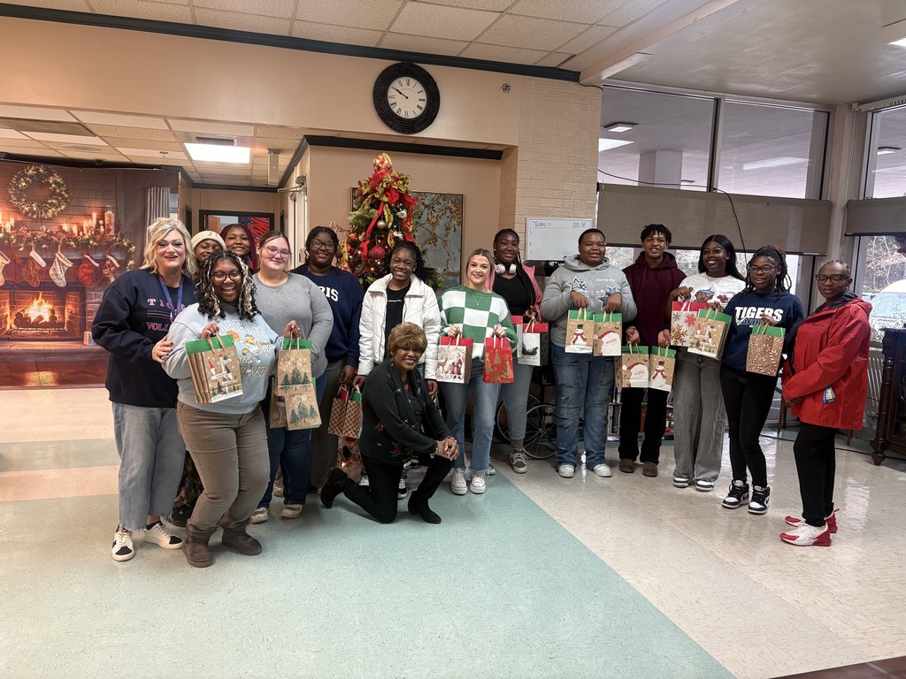 SPHS Junior Civitan delivered Christmas bags to nursing homes in Batesville and Sardis.