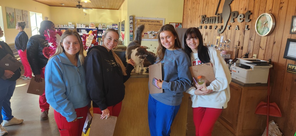 SPHS Healthcare & Clinical Services students had a hands-on learning experience at Family Pet Hospital